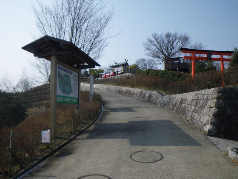 明神山山頂と水神社